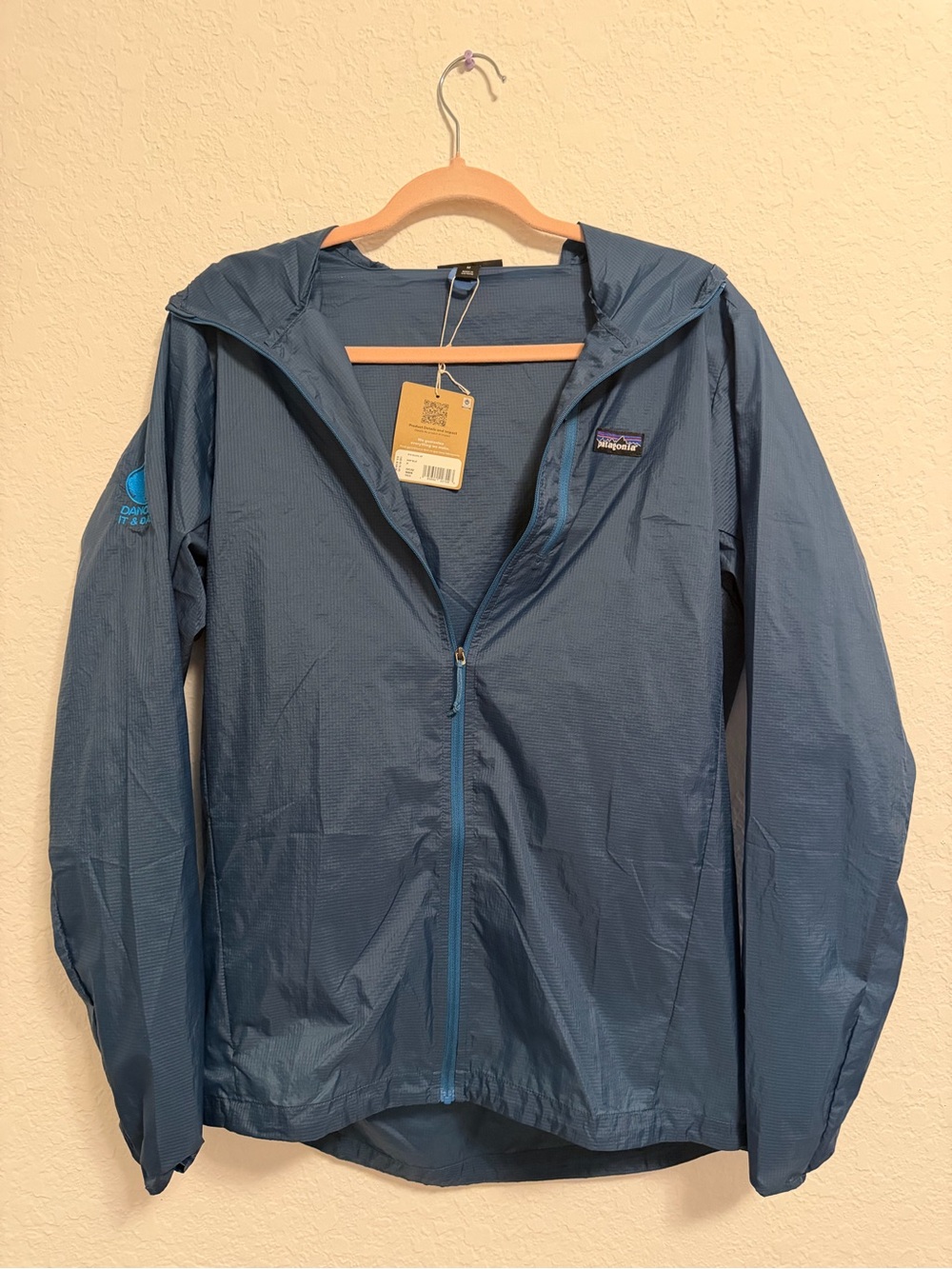 Patagonia Men’s Slate Blue Hooded Windbreaker